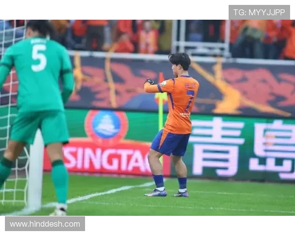 克雷桑一拿球就亮灯，山东泰山进攻却越踢越单薄，核心依赖加剧战术失衡